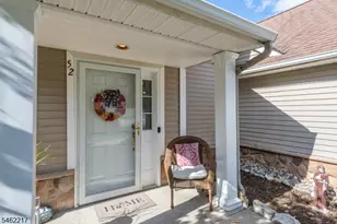 52 Bourne Cir, Hardyston Township, NJ 07419 - Photo 2