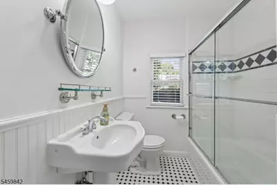 166 Crescent Ave, Waldwick, NJ 07463 - Photo 18