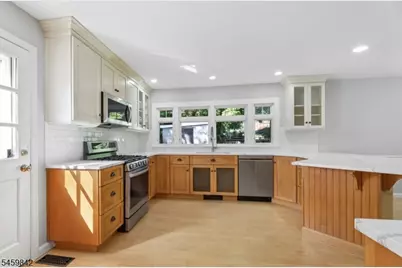 166 Crescent Ave, Waldwick, NJ 07463 - Photo 8