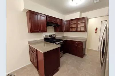1807 Green Hollow Dr, Woodbridge Township, NJ 08830 - Photo 4
