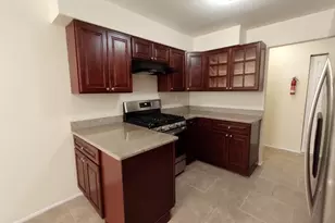 1807 Green Hollow Dr, Woodbridge Township, NJ 08830 - Photo 4