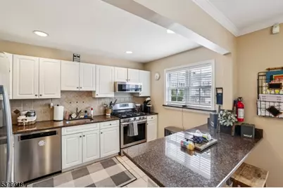 28 Castle Drive, Berkeley Heights Township, NJ 07922 - Photo 4
