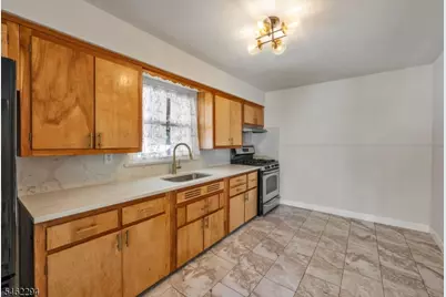 122 Westview Ave, Paramus, NJ 07652 - Photo 8