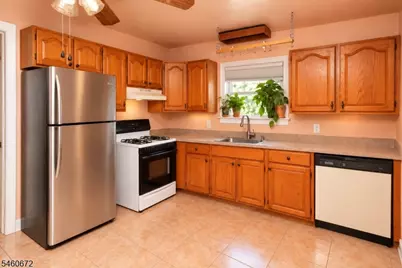 82 Perry St, Belleville, NJ 07109 - Photo 14