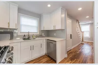 27 Center St, Chatham, NJ 07928 - Photo 4