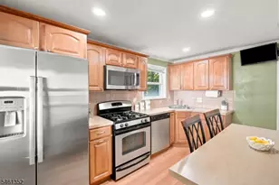 50 Heather Ln, Roselle, NJ 07203 - Photo 8