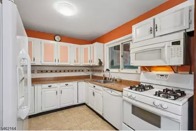 25 Lawrence Dr, Hackettstown, NJ 07840 - Photo 14