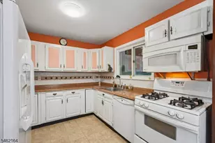 25 Lawrence Dr, Hackettstown, NJ 07840 - Photo 14