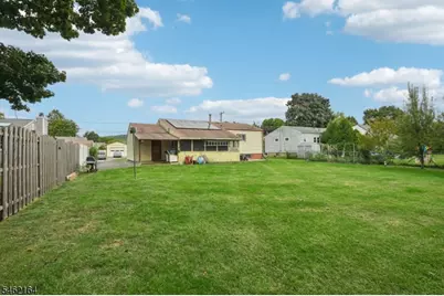 25 Lawrence Dr, Hackettstown, NJ 07840 - Photo 32