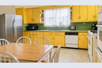 86 Mountain View Pl, Newark, NJ 07106 - Photo 8