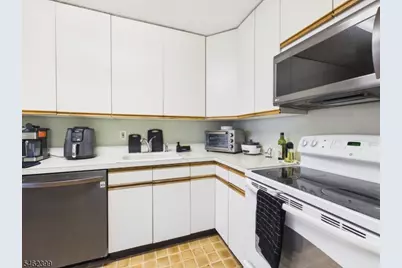 10 N Wood Ave #407, Linden, NJ 07036 - Photo 8
