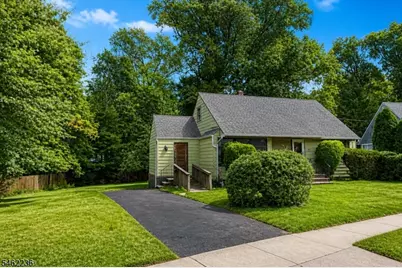 77 Independence Dr, Roselle, NJ 07203 - Photo 4