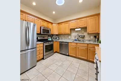 61 Jillian Blvd, Parsippany, NJ 07054 - Photo 4
