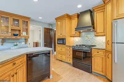 9 Canterbury Way, Morris Township, NJ 07960 - Photo 12
