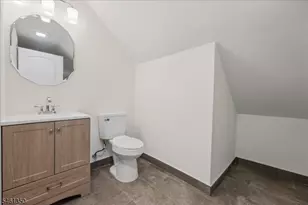 17 Londonderry Dr, Raritan Township, NJ 08822 - Photo 32