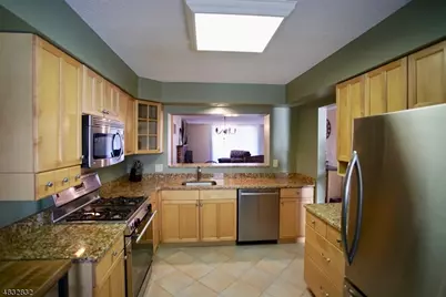 9F Dorado Dr, Morristown, NJ 07960 - Photo 2