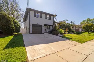 5 Sumutka Ct, Carteret, NJ 07008 - Photo 2