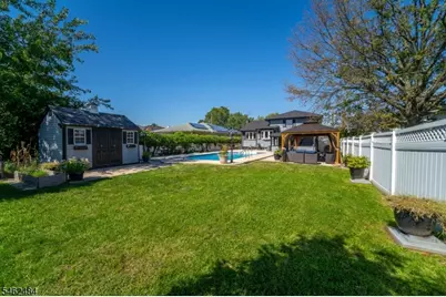 5 Sumutka Ct, Carteret, NJ 07008 - Photo 8