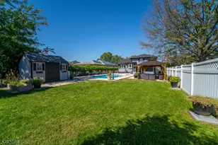 5 Sumutka Ct, Carteret, NJ 07008 - Photo 8