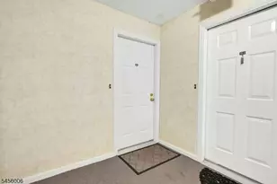 15F Kensington Rd, Chatham Township, NJ 07928 - Photo 4