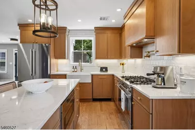 39 Walnut Cres, Montclair, NJ 07042 - Photo 6