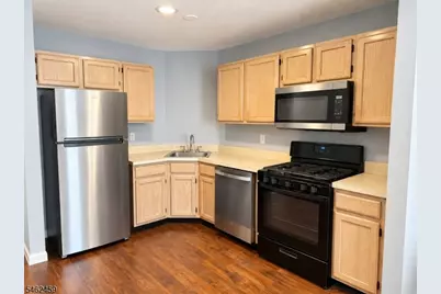 16 Wilmbelton Ct, Edison, NJ 08820 - Photo 2