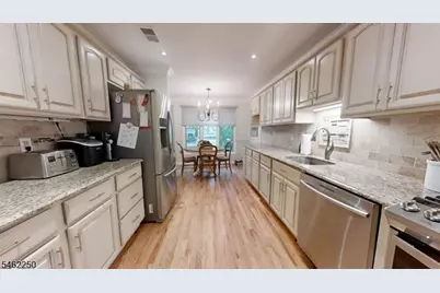 25 Stonegate Dr, Roseland, NJ 07068 - Photo 6