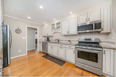 27 Fawn Cir, Berkeley Heights Township, NJ 07922 - Photo 2