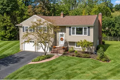 27 Fawn Cir, Berkeley Heights Township, NJ 07922 - Photo 1