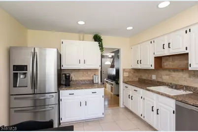 102 Gold St, Green Brook Township, NJ 08812 - Photo 4