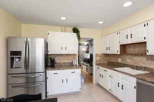 102 Gold St, Green Brook Township, NJ 08812 - Photo 4