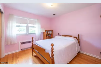 4 Sycamore Pl, Fairfield, NJ 07004 - Photo 18