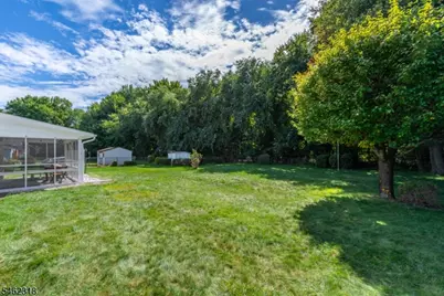 4 Sycamore Pl, Fairfield, NJ 07004 - Photo 28