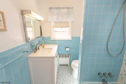 4 Sycamore Pl, Fairfield, NJ 07004 - Photo 20