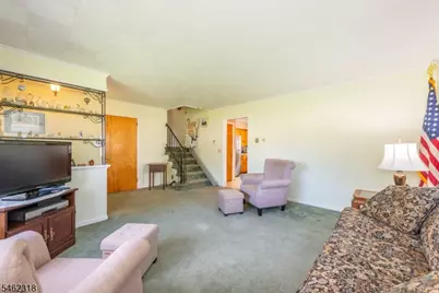 4 Sycamore Pl, Fairfield, NJ 07004 - Photo 4