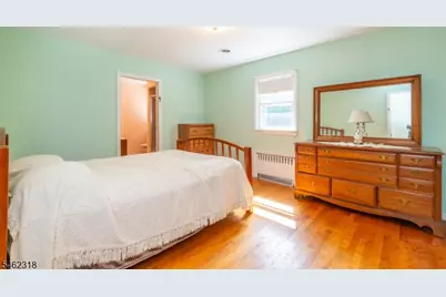 4 Sycamore Pl, Fairfield, NJ 07004 - Photo 14