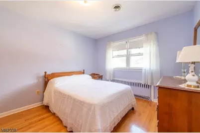 4 Sycamore Pl, Fairfield, NJ 07004 - Photo 16