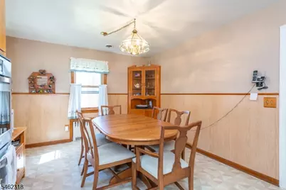 4 Sycamore Pl, Fairfield, NJ 07004 - Photo 10