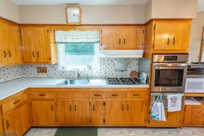 4 Sycamore Pl, Fairfield, NJ 07004 - Photo 8