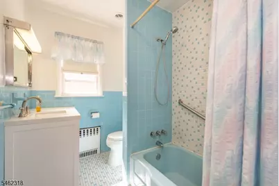 4 Sycamore Pl, Fairfield, NJ 07004 - Photo 22