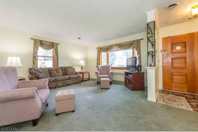 4 Sycamore Pl, Fairfield, NJ 07004 - Photo 2