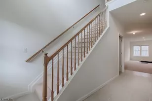 17 DeCroce Ct, Parsippany, NJ 07054 - Photo 8