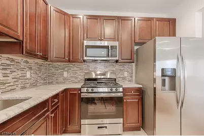 17 Decroce Ct, Parsippany, NJ 07054 - Photo 2