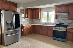 229 Thomas Ave, Lyndhurst Township, NJ 07071 - Photo 2
