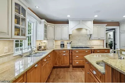 32 Stratford Dr, Livingston, NJ 07039 - Photo 6
