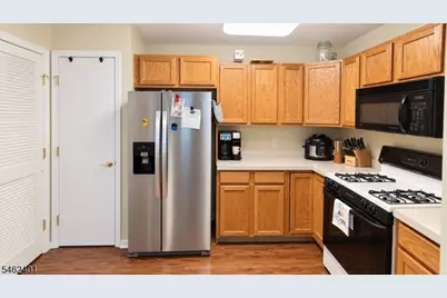 850 Honeybrook Cir, Lopatcong Township, NJ 08886 - Photo 8