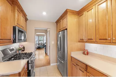 83 Eastern States Pkwy, Somerville, NJ 08876 - Photo 4