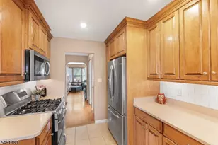 83 Eastern States Pkwy, Somerville, NJ 08876 - Photo 4
