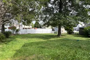 102 Avonridge Rd, Raritan, NJ 08869 - Photo 2