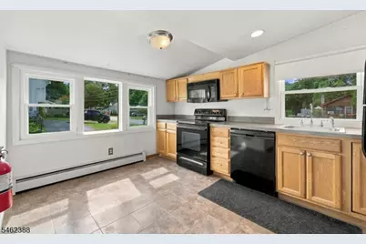 33 Schwarz Blvd, Jefferson Township, NJ 07849 - Photo 12